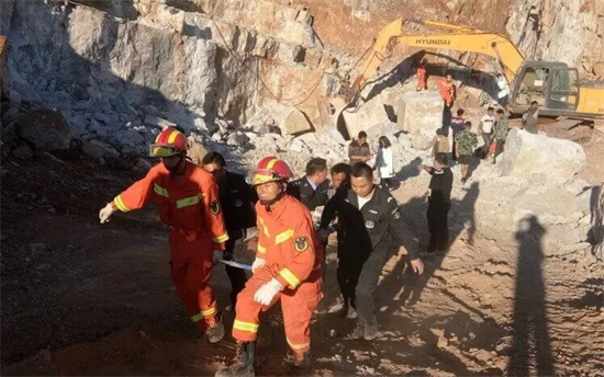 江西新干县一萤石矿采场发生冒顶事故致4名工人被困 救援情况怎么样？