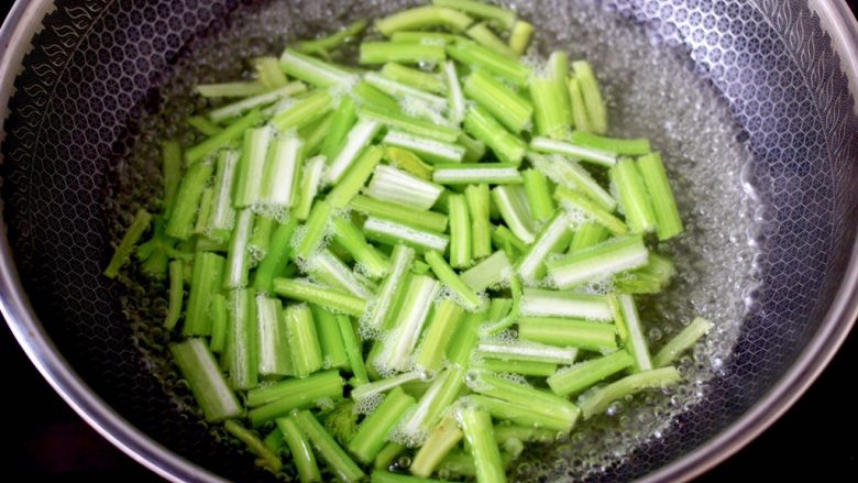 西芹的做法大全 芹菜十二种做法？