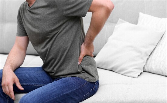 男人时不时就腰酸背痛？不出意外，是这4大原因在“行凶”