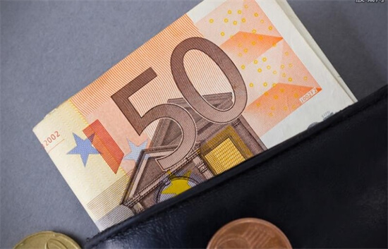 十大最值钱的货币排名，英镑欧元上榜 第一是人民币22倍